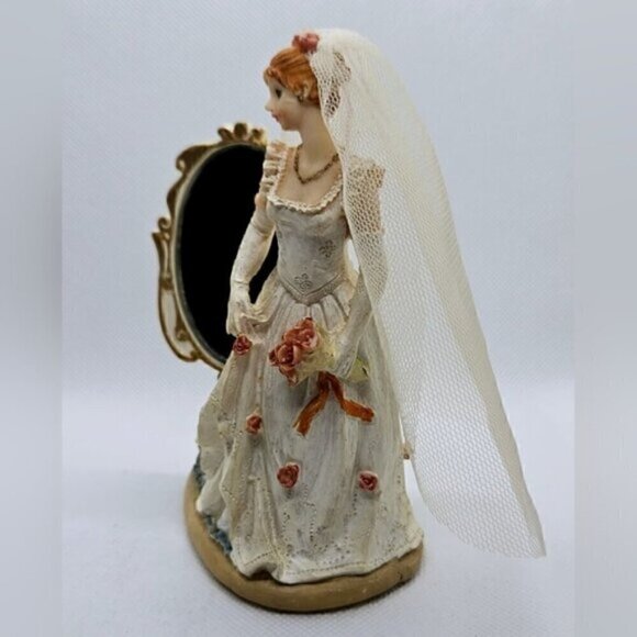 K's Collection Lovely Resin Figurine Showing a Bride Looking In a Mirror - Picture 5 of 6